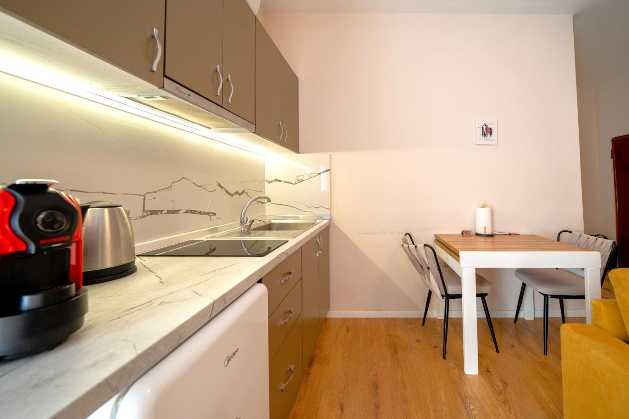 Colorful Comfy Condo Central Tirana Esterno foto