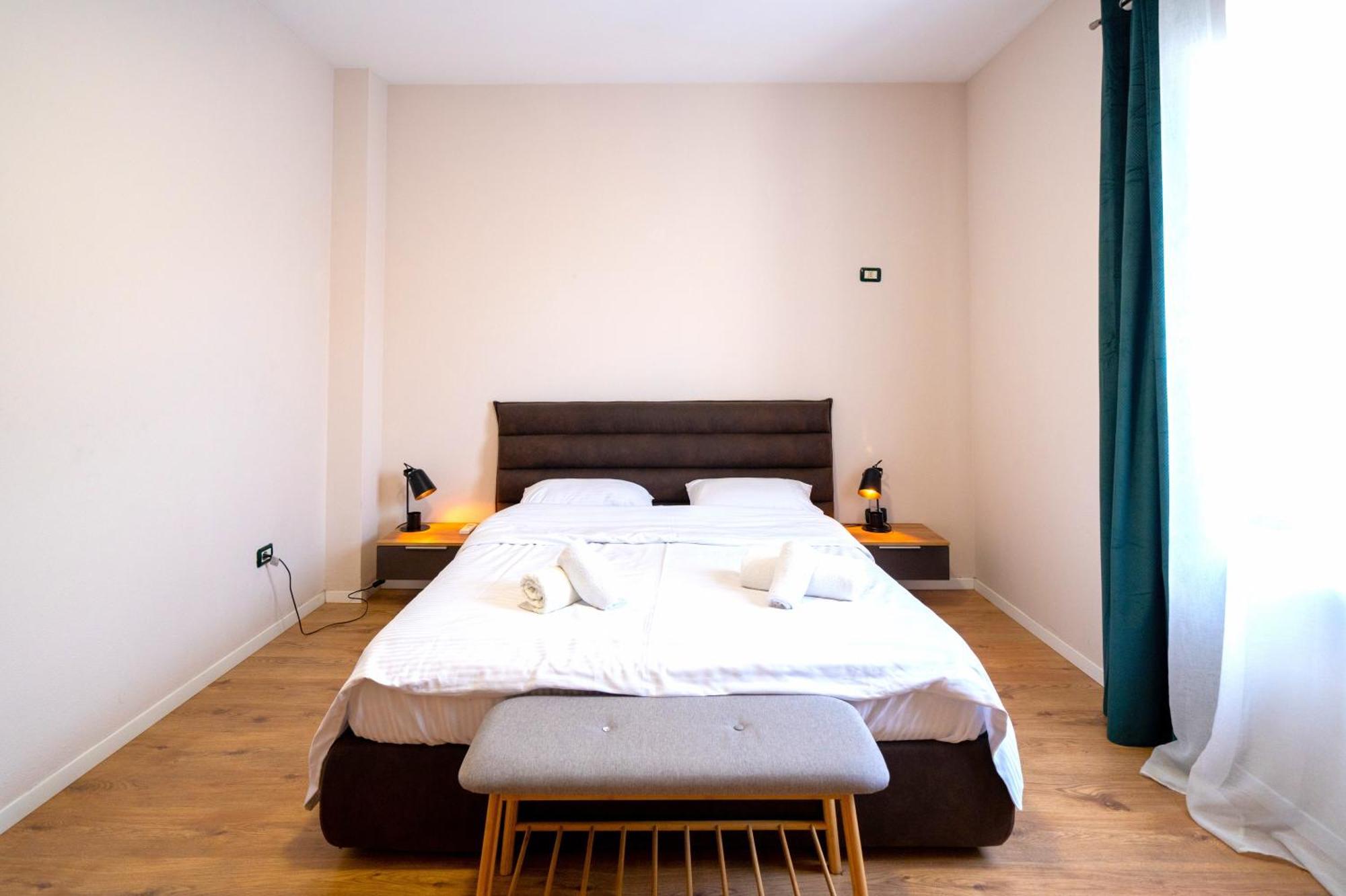Colorful Comfy Condo Central Tirana Esterno foto