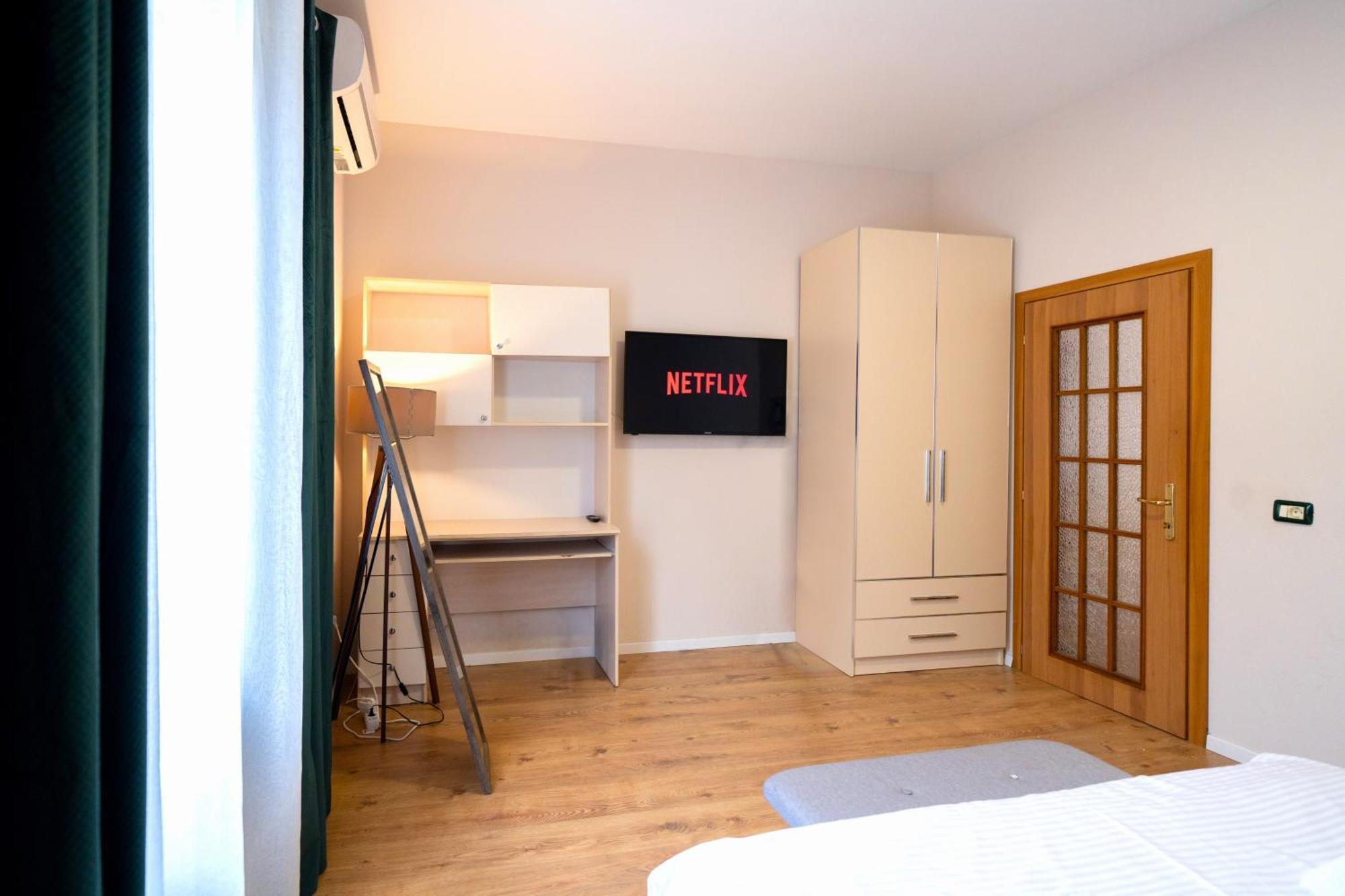 Colorful Comfy Condo Central Tirana Esterno foto