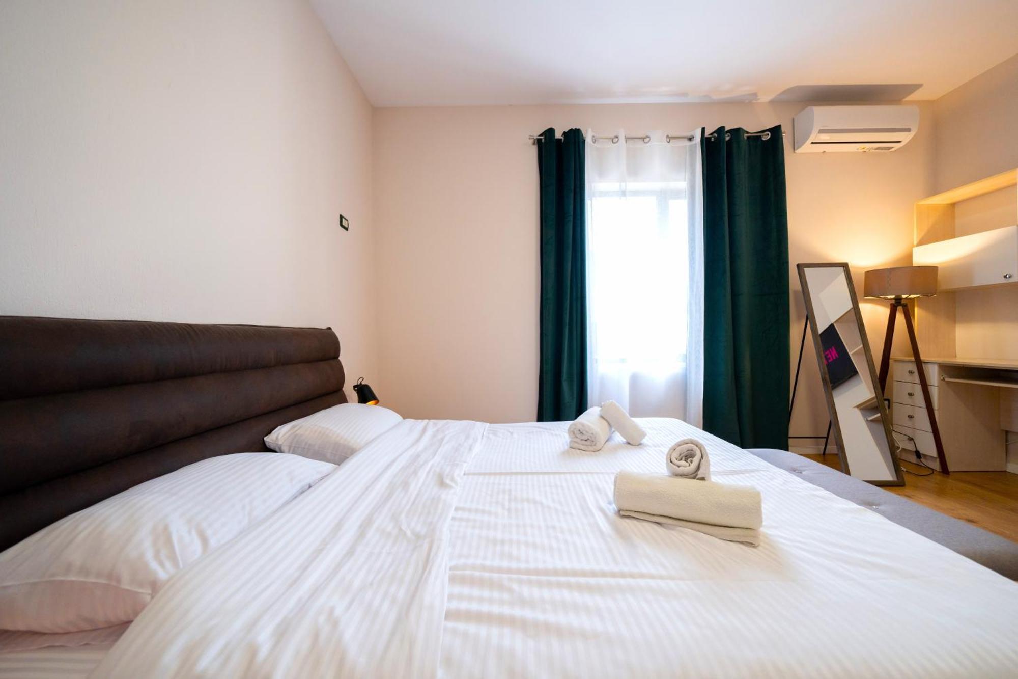 Colorful Comfy Condo Central Tirana Esterno foto