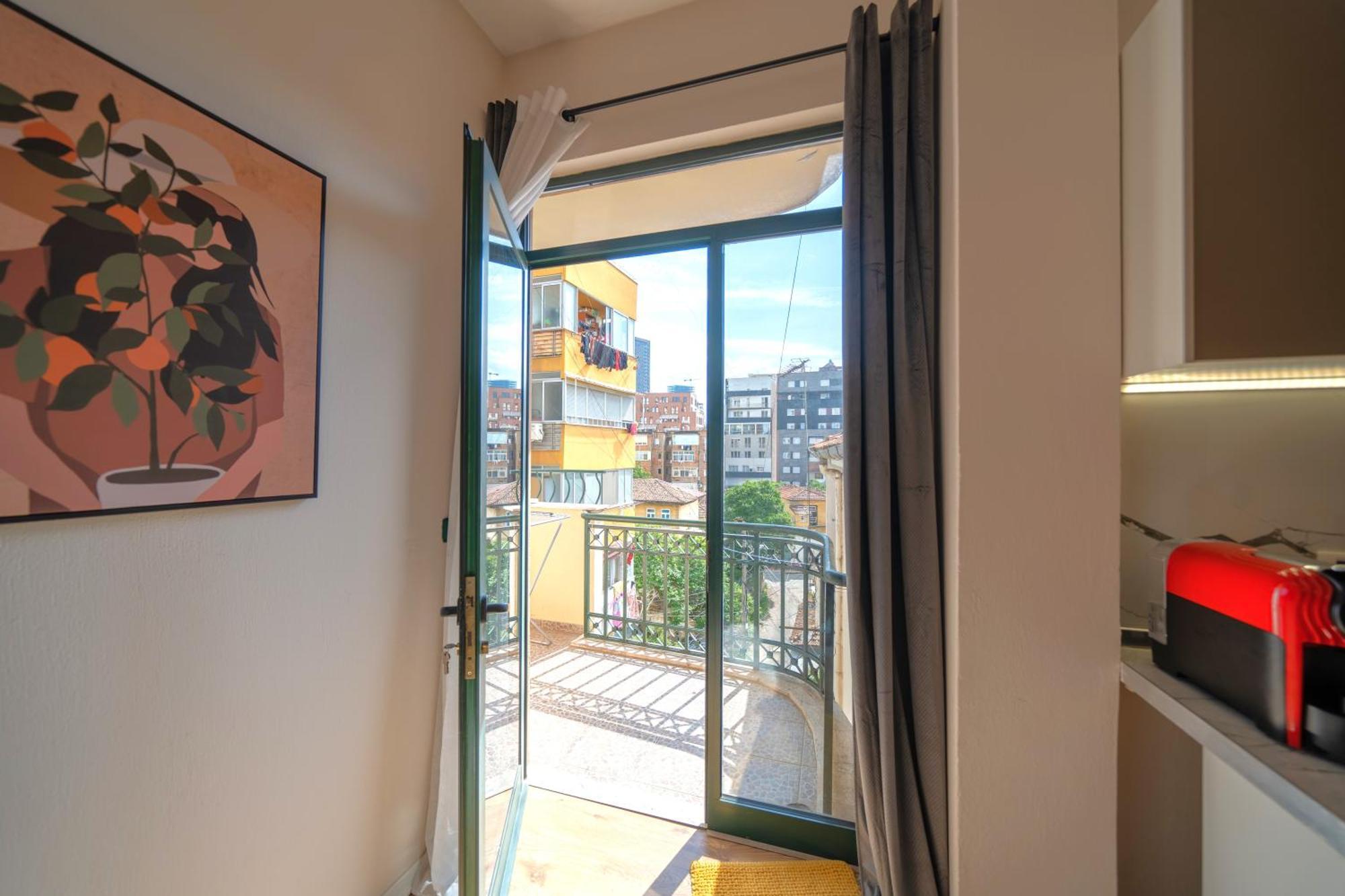 Colorful Comfy Condo Central Tirana Esterno foto